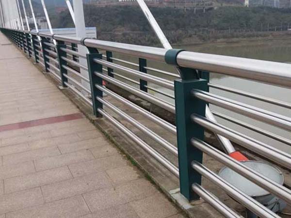 201不銹鋼復合管護欄